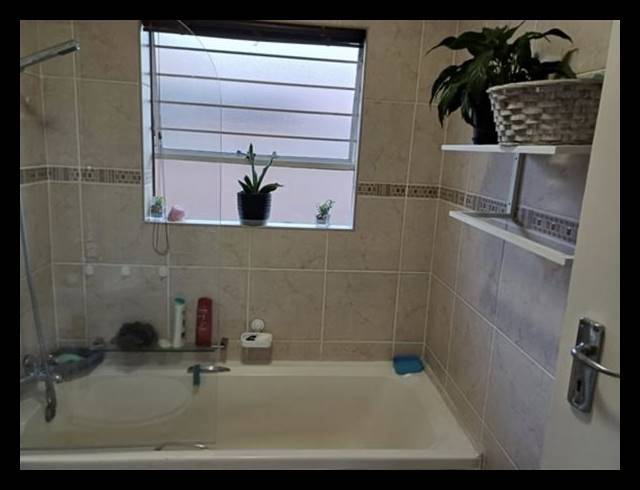 2 BEDROOM TOWNHOUSE TO LET IN BRENTWOOD PARK AH